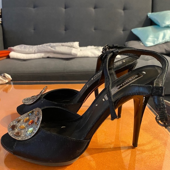 BCBG MaxAzria Pump - Picture 2 of 5